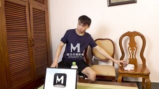 【國產精品】：MD-0233 惹火借宿 交换学生的白丝诱惑-米亚