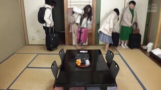 DANDY-860 混浴温泉で母親の巨乳ママ友二人に挟まれておもちゃにされた僕 VOL.3