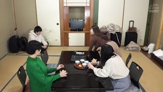 DANDY-860 混浴温泉で母親の巨乳ママ友二人に挟まれておもちゃにされた僕 VOL.3