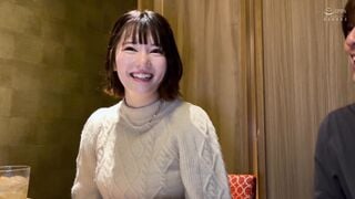 SUKE-158 【女に嫌われる女の性事情×四股淑女と濃厚中出し性交】小顔に大きな目がキュートな愛くるしい微笑みは男が守ってあげたくなる可憐さ。悪魔？天使？天然小悪魔系女