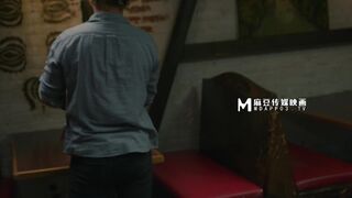 【國產精品】LAA-0030 餐酒馆三人行