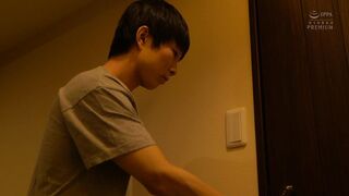 PRED-493 上司の奥さんの腰ぐねギュイン騎乗位とささやき淫語で誘惑されて何度も精子搾られたボク（部下） 天川そら