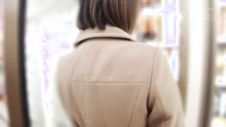 CAWD-528C 錯過末班車跑進後輩女社員家裡。無防備的居家服 瞬間發情的我…雖然腦袋裡想著老婆…我還是猛烈幹她到早上… 千石萌奈果