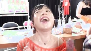 HUNTB-607 だれとでも定額挿れ放題！地下アイドル編 ライブ会場でグッズを一定額購入すると特典として、その場でアイドルに触り放題！挿れ放題！！