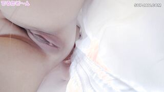 FC2-PPV-3508948 女○大生ビラビラ大きめちっぱい□りレイヤーさんがブル○カ ユズちゃんちょっぴりダサめおパンツでオナニー編【レビュー特典有り】