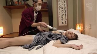 KAM-137 関東圏某老舗旅館オーナー撮影動画流出 婦人会慰安旅行の美人妻を狙った睡眠薬昏●中出しレ●プ動画 宿泊先の旅館の一室「ご自由にお飲み下さい」と室内に置かれた