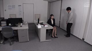 DANDY-868 「私の着替え見て興奮するの？」女を忘れたおばさん上司は自分に発情してくれる年下チ○ポなら盗撮ビデオをおかずにされても嫌じゃない