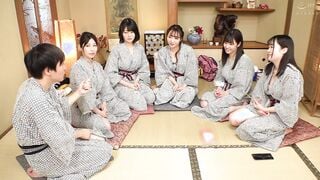 HUNTB-605 社員旅行で美人女子社員たちと男はボク1人の夢の王様ゲームで大乱交！日常を離れ、温泉宿でまさかの激エロ体験出来ちゃいました！アラサー女子社員…