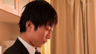 JUQ-324 美尻と魔性の微笑みで僕を誘惑する人妻パーソナルトレーナー逆NTR 愛弓りょう
