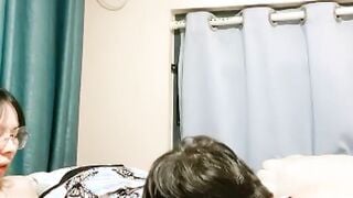 168CM极品眼镜美女！邻家妹妹型！居家男友操逼，细腰大长腿，69姿势口交，骑乘位爆操嫩穴