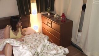 HUNTB-625 AVを見ているのが義姉にバレたらとんでもない事に！突然出来た義姉と相部屋に…そんな状況でもボクは毎晩のオナニーをかかさない！否、かかせない！