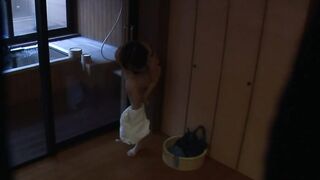 404DHT-0810 伊○保温泉で捕獲した人妻ふたり組にW中出し しおりさん 麻美さん