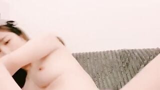9 แต้ม สวยอึ้ง! ทั้งตัวเป็นสีชมพูดูหวาน! เธอเปลื้องผ้าเปลือยและกระจายหีของเธอ เล่นในตำแหน่งต่างๆ สัมผัสและถูหีของเธอ ครางเบาๆ