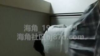 《震撼福利超强乱伦》原创大神被前妻绿了之后憋了十几年独自带大女儿【刘莉莉】报复心