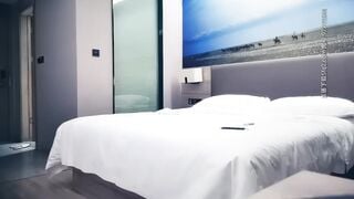 【9总全国探花】第二场约了性感少妇，洗完澡穿上红色睡衣69口交骑乘猛操，呻吟娇喘非常诱人