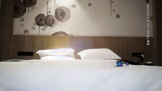 【小宝寻花】第二场极品高颜值白裤大长腿妹子，骑在身上摸逼舌吻足交镜头前口交被操的喊不要