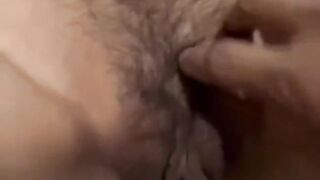 【最新极品性爱】《人甜逼美的银行女白领》用春药爆操银行小姐姐 操到一半突然醒了 问我他老公呢 高清720P原档