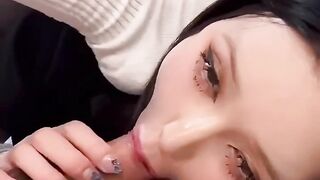 【极品反差女神】高颜值美女平时私下竟如此淫荡 主人的胯下玩物 肉棒吃的津津有味 深喉抵住嗓眼激射