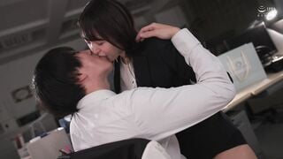 AKDL-243 インターン大学生のゆらちゃんはノーハンドフェラでチ○ポをギンギンにして精子をごっくんしちゃうビッチだった… 日向ゆら