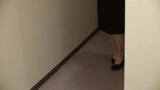 NPS-439 ガチナンパ！ 性交報酬100万！人生初の逆ナンパ！真面目な美容部員さん ド緊張で恥じらいつつも生ハメされたらビッチ化！止まらない！止めれない！腰振りと絶頂