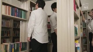 SSIS-780C 「老師會給你看胸部的所以要給老師看精子出來的地方喔」 因年輕青澀男子而子宮緊繃的痴女教師每天都超想幫我射精！ 奧田咲