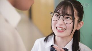 AKDL-244 Pelajar pindahan biasa itu adalah jalang yang tidak melakukan blowjobs, membuat batangnya keras dan menelan sperma... Hikaru Natsuki