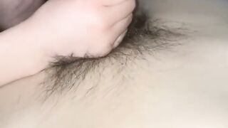 Seorang gadis yang comel, suci dan cantik! Batang besar meniduri teman lelaki kecil! Dia memakai stoking hitam dan aktif menunggangnya, menggosok kelentit dan memancut liar.Kakak saya sangat seksi semasa bermain dengannya di atas katil.
