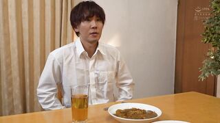 WAAA-293 「もう君は生徒じゃないからね」 巨乳先生に三年間狙われていた童貞早漏の僕が卒業した瞬間3日で30発抜かれまくった…。 佐山愛
