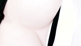 트윈 포니테일의 새로운 소녀! 하얀 피부와 탱탱한 살! 하얗고 부드러운 가슴, 징징거리고 헐떡거림, 털이 많고 부드러운 보지, 슈퍼 핑크, 클로즈업