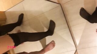 Dashen Hotel で黒のストッキングとセクシーな衣装を着た若い女性と出会い、彼女は長い黒のストッキングを手に取り、彼女のピンクのマンコ 1080P を完璧にファックします。