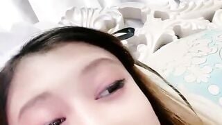 女仆装，00后小美女，【尾巴巴】，新人刚下海，蜜桃臀被男友无套内射，白虎，粉嘟嘟，超赞惹人爱