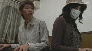 741M635-G02 チェリーボーイのボクがネットで見つけたデリヘル嬢はボクのお母さん！？