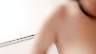 妈妈的乳汁，开档黑丝露脸极品少妇跟大哥激情啪啪，口交足交骚穴特写，各种抽插激情上位，边草边挤奶水刺激