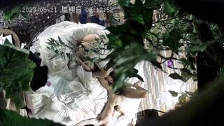 新片速递情趣酒店绿叶房高清偷拍高颜值美女穿上性感情趣男友挑逗斯文男友做爱