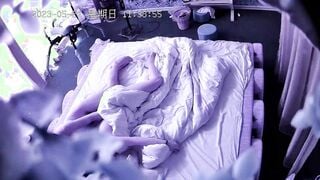 流出情趣酒店偷拍年轻情侣中午睡醒干炮干得妹子啊啊叫