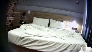 新流出酒店偷拍白领情侣下班带着炸串开房干完吃点补充体力妹子被干娃娃音娇喘