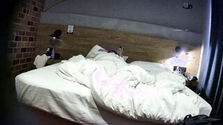 新流出酒店偷拍白领情侣下班带着炸串开房干完吃点补充体力妹子被干娃娃音娇喘