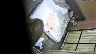 最新流出大学城附近酒店高清偷拍身材不错的眼镜妹和男友开房没啥性经验招式单调连干两次