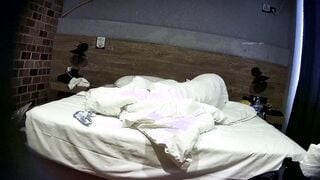 流出酒店偷拍年轻情侣开房小哥舔逼把妹子搞得鬼哭狼嚎