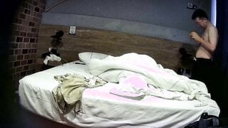 流出酒店偷拍年轻情侣开房小哥舔逼把妹子搞得鬼哭狼嚎