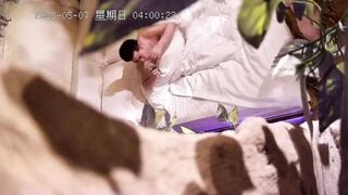 新流出酒店高清偷拍眼镜男深夜和女炮友开房来一炮这鸡巴真短