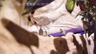 新流出酒店高清偷拍眼镜男深夜和女炮友开房来一炮这鸡巴真短