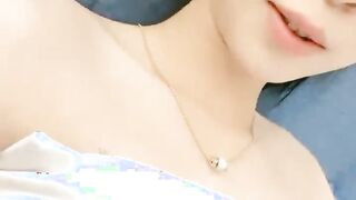 9分颜值极品美女！细腰美腿尤物！帅哥炮友酒店操逼，69互舔吃大屌，抱起来狂插，抱着美臀上下抽动