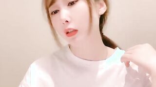 9分颜值甜美女神！情趣内衣黑色网袜！翘起大白臀，自摸揉搓小穴，拍打流出淫水，娇喘呻吟