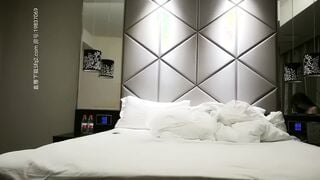[교국씨] TP랑 섹스하려고 반바지 입은 여자랑 약속을 잡았는데 소파에서 속옷을 벗고 보지를 버클로 채우고 페라를 하더군요. 뒤에서 세게 박혔어요. 매우 유혹적이었습니다.