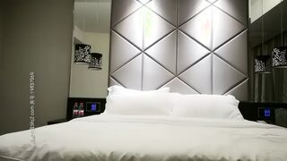[교국씨] TP랑 섹스하려고 반바지 입은 여자랑 약속을 잡았는데 소파에서 속옷을 벗고 보지를 버클로 채우고 페라를 하더군요. 뒤에서 세게 박혔어요. 매우 유혹적이었습니다.