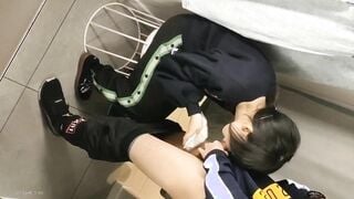 【极品稀缺大开眼界】刚成年的小情侣ஐ让女友商场试衣间口交口爆 多视角拍摄 女友穿着学生装嫩出水 高清720P原版