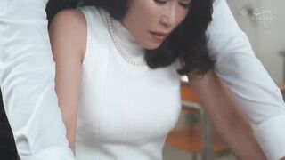 ROE-153C รายงานทางกายภาพที่เต็มไปด้วยหยาดเหงื่อและความรัก เพื่อให้ลูกชายที่รักของฉันเข้ามหาวิทยาลัยฉันตกหลุมรักเขาทั้งทางร่างกายและจิตใจ... มิซูโนะ ยูกะ