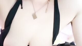 หญิงสาวชั้นยอดที่มีถุงน่องรองเท้าส้นสูงและหน้าอกใหญ่ถูกพี่ชายของเธอเล่นด้วยวิธีต่างๆ เธอได้รับการด้งและรูตูดของเธอถูกเลียโดยดิ๊กใหญ่ เธอถูกทำลายในหลายตำแหน่งและรูตูดของเธอก็ถูก ระยำ เธอครางและคราง มันน่าตื่นเต้นมาก