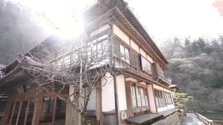 YMDD-342 湯けむりちゃんねる【温泉女子】M乳ボイン女子が熱感しまくり油生ごっくん中出し！撮影以外の放送事故映像をノーカット！！湯女 すみれ ＃温泉Y●uTuber